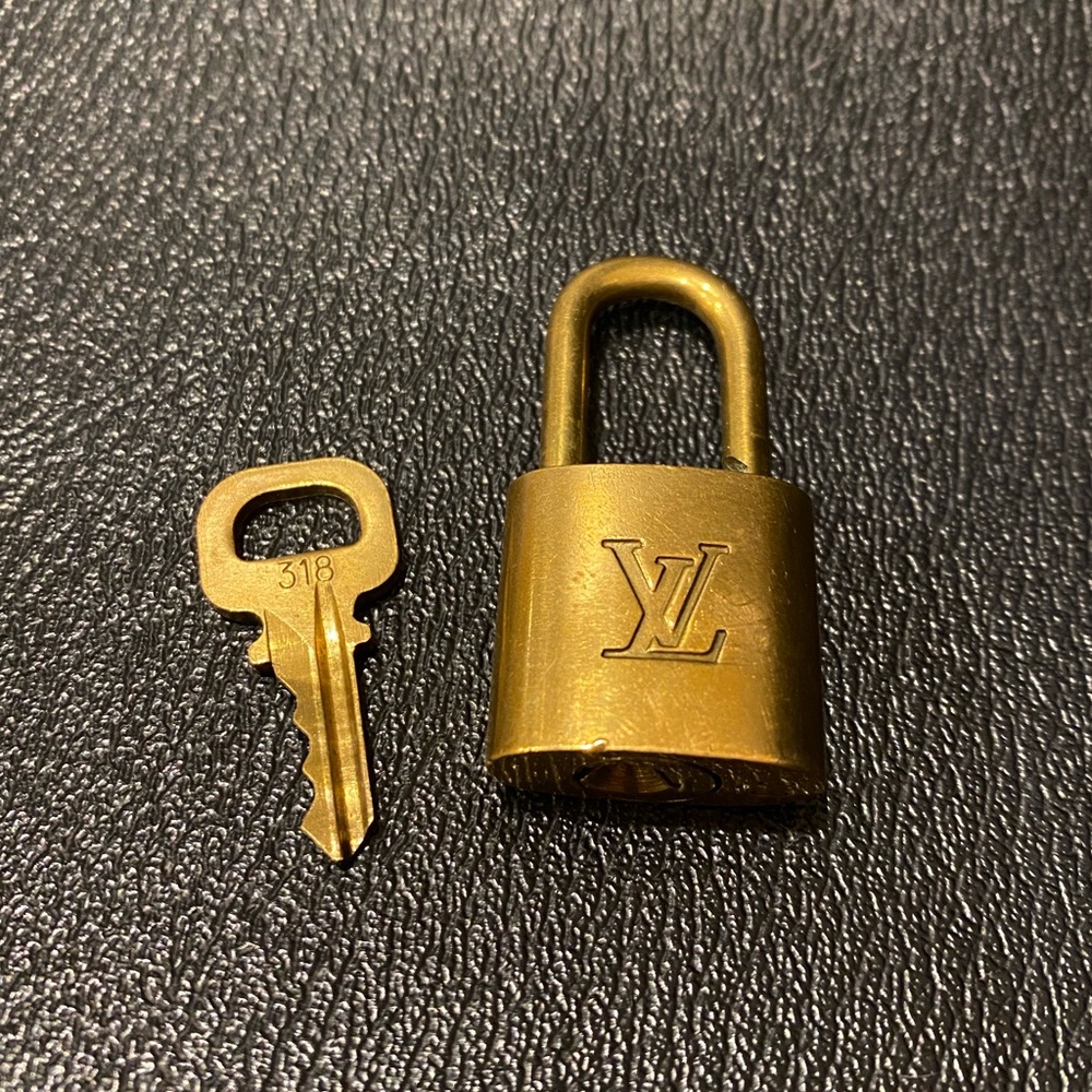 Louis Vuitton padlock with 1 key